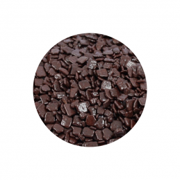 uniwersalna posypka czekoladowa w kształcie nieregularnych kwadracików o błyszczącej powierzchni