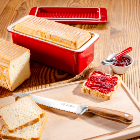 ceramiczna forma z pokrywą do wypieku domowego chleba tostowego