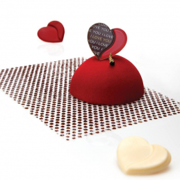 dekoracja w kształcie klasycznego serca z trójwymiarowym efektem połączenie białej i ciemnej czekolady