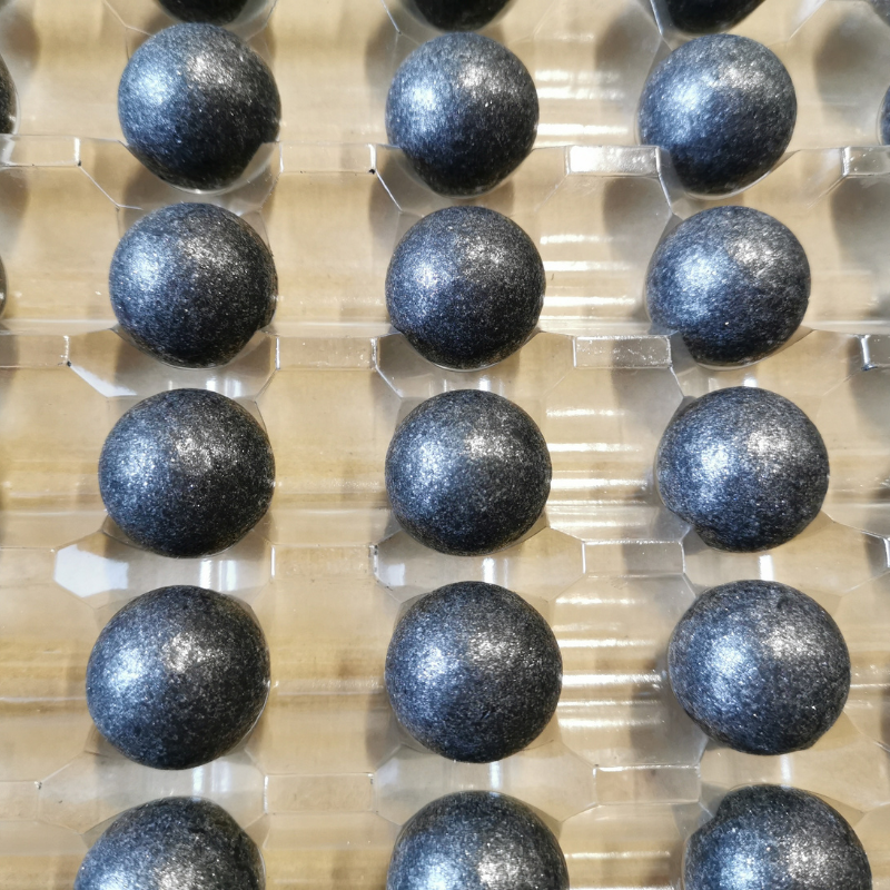 dekoracyjne perły z metalicznym połyskiem z białej czekolady do dekoracji cukierniczych dekoracyjne perły z metalicznym połyskiem z białej czekolady do dekoracji cukierniczych