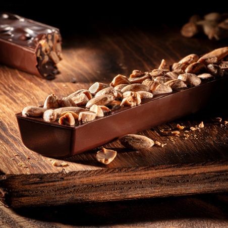 Baton Nugatowy CW12152 Chocolate World - forma z poliwęglanu do nadziewanych batonów czekoladowych - 200 x 46 x 23 mm