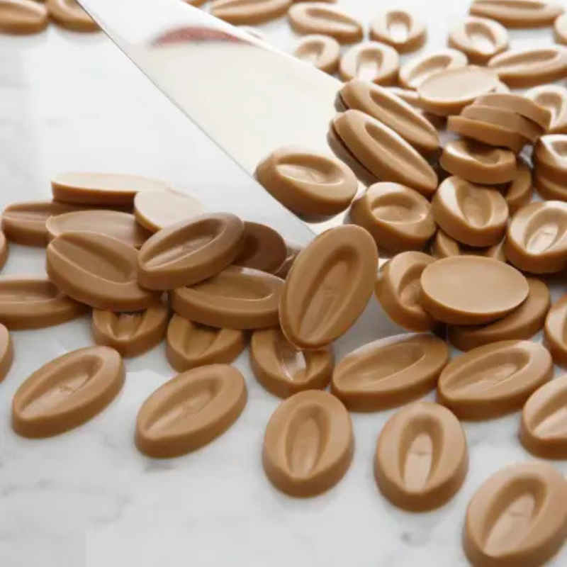 op. 1 kg Blond Dulcey 35% Valrhona - kremowa biała czekolada - Cukieteria.pl op. 1 kg Blond Dulcey 35% Valrhona - kremowa biała czekolada - Cukieteria.pl