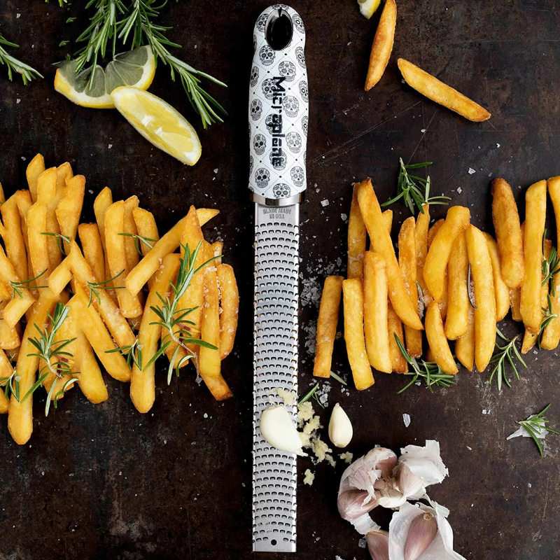 Tarka ręczna PREMIUM ZESTER - wzór w czaszki edycja limitowana - nr. kat. 53320 Microplane - Cukieteria.pl Tarka ręczna PREMIUM ZESTER - wzór w czaszki edycja limitowana - nr. kat. 53320 Microplane - Cukieteria.pl