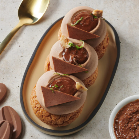 op. 250 g Azélia 35% Valrhona - mleczna czekolada z prażonymi orzechami laskowymi - Cukieteria.pl