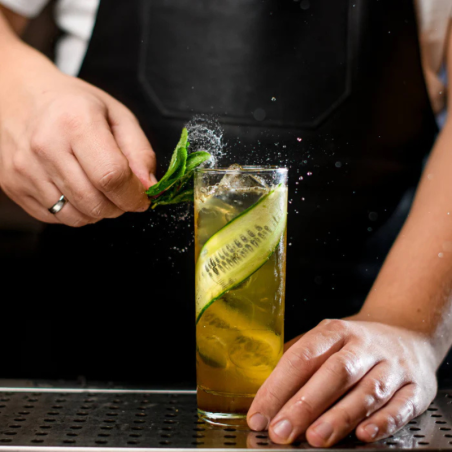 op. 0.7 l Cucumber Le Sirop de MONIN - orzeźwiający syrop ogórkowy do drinków i napojów - szklana butelka