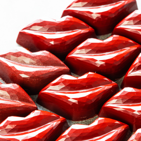 CW1937 Diamentowe usta - Chocolate World - forma z poliwęglanu do pralin - dł. 42 mm / poj. 8.5 g x 21 pralin