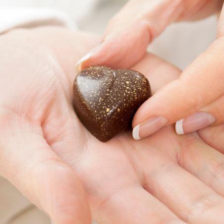 CW2087 Serce - Chocolate World - forma z poliwęglanu do pralin - dł. 31 x szer. 35 x wys. 18 mm / poj. 15 g x 32 praliny