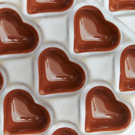 CW2372 Serce - Chocolate World - forma z poliwęglanu do pralin - dł. 30 x szer. 36 x wys. 19 mm / poj. 14 g x 28 pralin