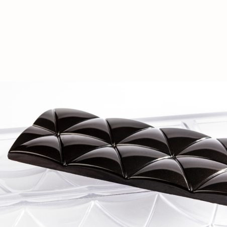CW12042 CONVEX TRIANGLES CHOCOLATE WORLD - forma z poliwęglanu do dekoracyjnych tabliczek czekolady - poj. 51 g