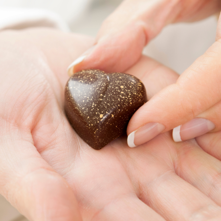 CW1214 Serce - Chocolate World - forma z poliwęglanu do pralin - dł. 31 x szer. 35 x wys. 18 mm / poj. 15 g x 24 praliny