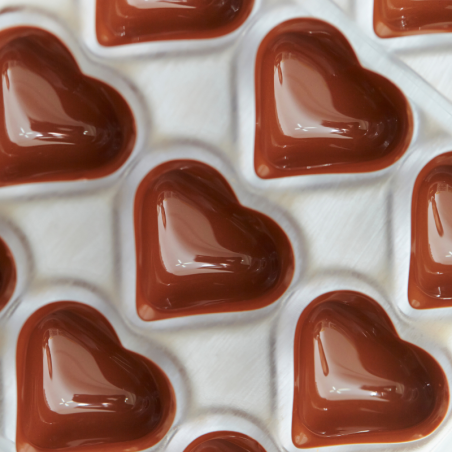 CW1526 Serce - Chocolate World - forma z poliwęglanu do pralin - dł. 27 x szer. 31 x wys. 17 mm / poj. 9 g x 28 pralin