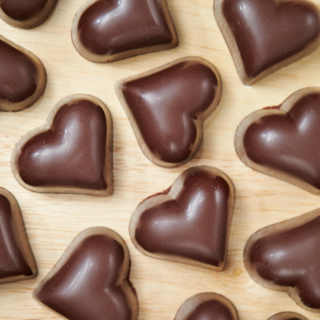 CW1526 Serce - Chocolate World - forma z poliwęglanu do pralin - dł. 27 x szer. 31 x wys. 17 mm / poj. 9 g x 28 pralin