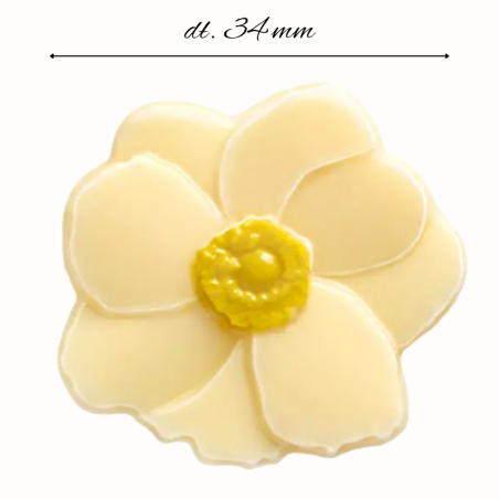 op. 210 szt. Kwiat Magnolii Biały - 33404 Barbara Decor - dekoracja z białej czekolady - wym. 30 x 34 mm