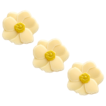 op. 210 szt. Kwiat Magnolii Biały - 33404 Barbara Decor - dekoracja z białej czekolady - wym. 30 x 34 mm