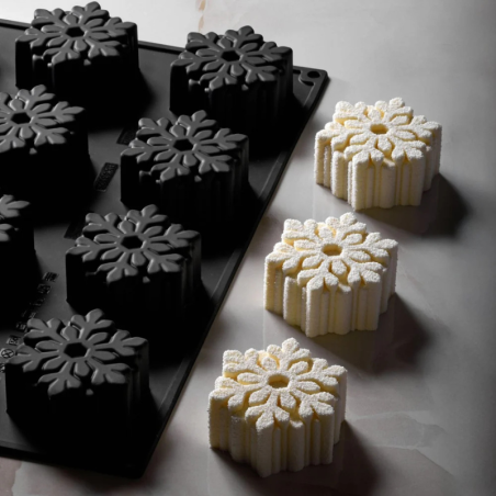 PX43125 Fiocco di neve Pavoni - śnieżynki - forma silikonowa do deserów - śr. 75 x wys. 35 mm / poj. 110 ml x 12 porcji