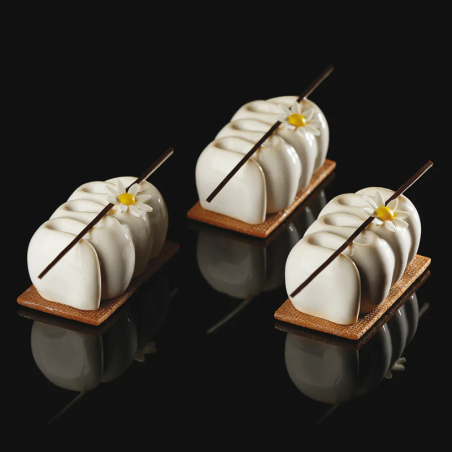 PX4342 Turn Pavoni - cukiernicza forma silikonowa - dł. 80 x szer. 46 x wys. 38 mm / poj. 100 ml x 15 porcji