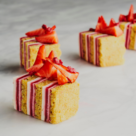 op. 400 g Liofilizowane kawałki truskawek pokryte warstwą tłuszczu kakaowego - Crispy Wet Proof - Sosa Ingredients