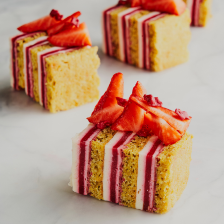 op. 400 g Liofilizowane kawałki truskawek pokryte warstwą tłuszczu kakaowego - Crispy Wet Proof - Sosa Ingredients