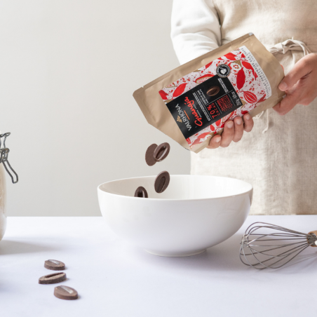 op. 250 g Guanaja 70% Valrhona - kultowa ciemna czekolada o lekko gorzkim smaku - kuwertura w kaletkach