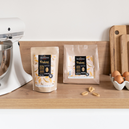 op. 250 g Blond Dulcey 35% Valrhona - kremowa biała czekolada z nutami biszkoptów i karmelu - kaletki w ciepłym kolorze blond