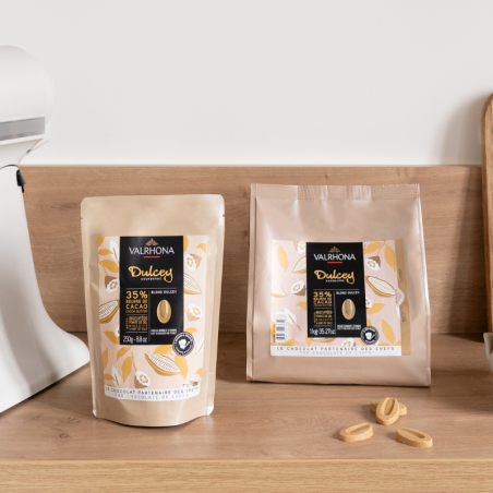 op. 250 g Blond Dulcey 35% Valrhona - kremowa biała czekolada z nutami biszkoptów i karmelu - kaletki w ciepłym kolorze blond