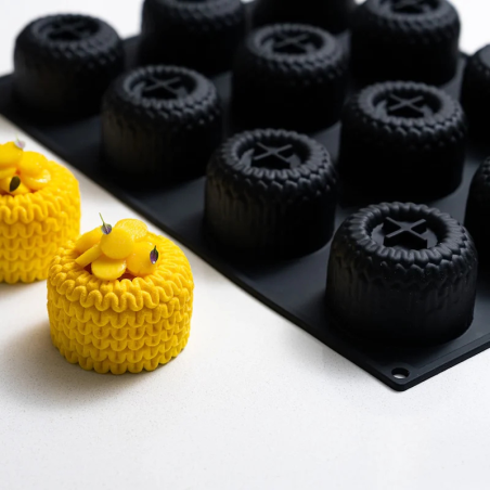 PX43130 Regalia Pavoni Italia - cukiernicza forma silikonowa - śr. 70 x wys. 48 mm / poj. 140 ml x 12 porcji