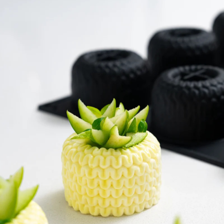 PX43130 Regalia Pavoni Italia - cukiernicza forma silikonowa - śr. 70 x wys. 48 mm / poj. 140 ml x 12 porcji