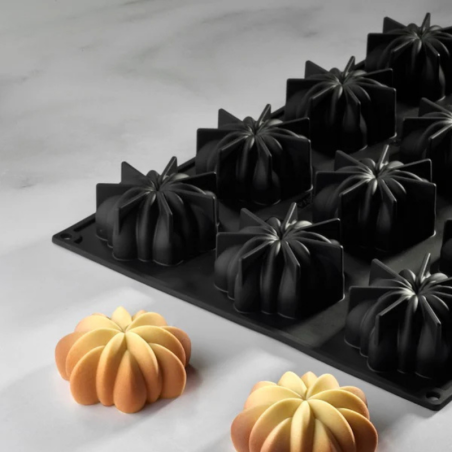 PX43123 Éclat Pavoni Italia - cukiernicza forma silikonowa - śr. 80 x wys. 37 mm / poj. 110 ml x 12 porcji