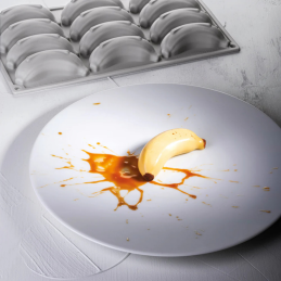 GG035 Baby Banana - forma silikonowa do deserów i dekoracji - banan - dł. 90 x szer. 40.5 x wys. 25 mm / poj. 40 ml x 12 porcji