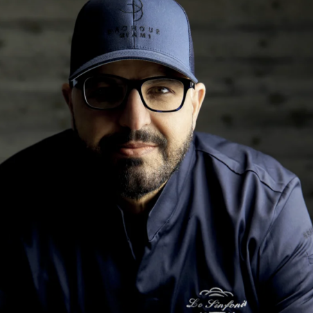 Książka "The New Era of  Viennoiserie" Antonio Bachour - eleganckie wydanie w języku angielskim i hiszpańskim