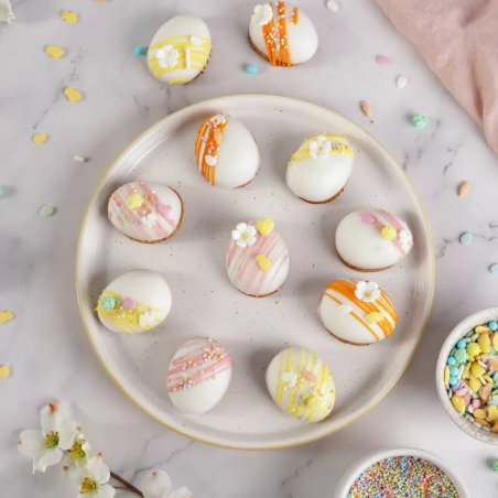 Uniwersalna forma silikonowa w kształcie jajek - na 12 porcji wielkanocnych słodyczy - dł. 45 x szer. 35 x wys. 20 mm