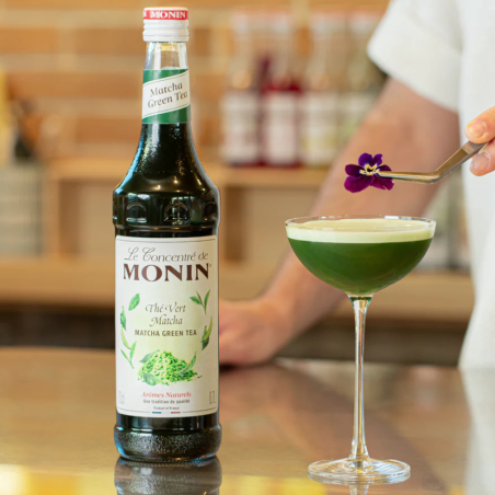 op. 0.7 l Matcha Green Tea - słodzony koncentrat zielonej herbaty - baza do napojów - Le Concentré de Monin - szklana butelka