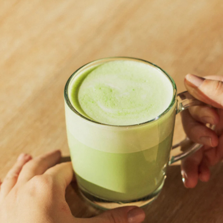 op. 0.7 l Matcha Green Tea - słodzony koncentrat zielonej herbaty - baza do napojów - Le Concentré de Monin - szklana butelka