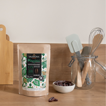 op. 250 g Manjari 64% Valrhona - ciemna czekolada o owocowych nutach ziaren kakao z Madagaskaru - kuwertura w kaletkach