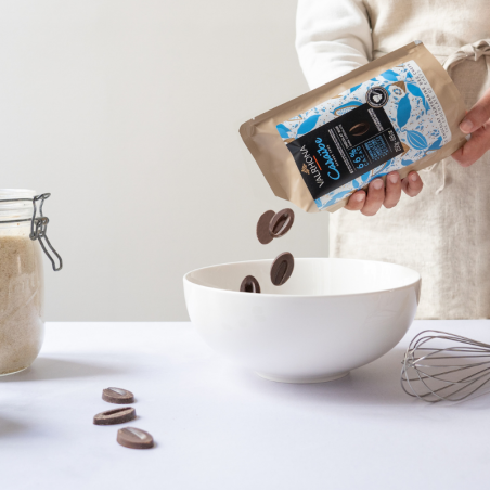 op. 250 g Caraïbe 66% Valrhona - zrównoważona ciemna czekolada z nutami prażonych orzechów - kuwertura w kaletkach