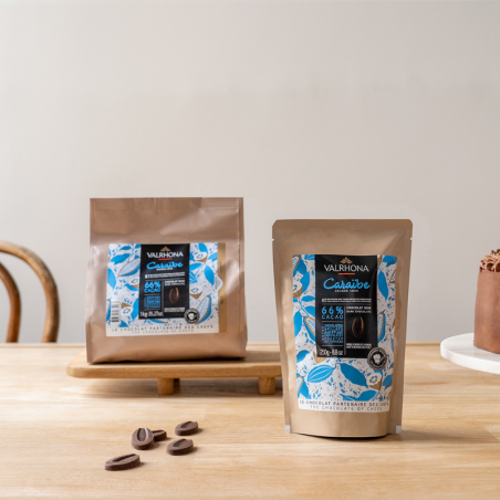 op. 250 g Caraïbe 66% Valrhona - zrównoważona ciemna czekolada z nutami prażonych orzechów - kuwertura w kaletkach
