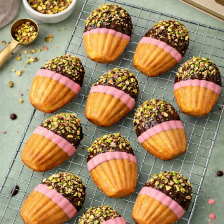 Madeleine Pan Wilton - stalowa forma do wypieku magdalenek - dł. 80 x szer. 80 mm / poj. 20 g x 12 porcji