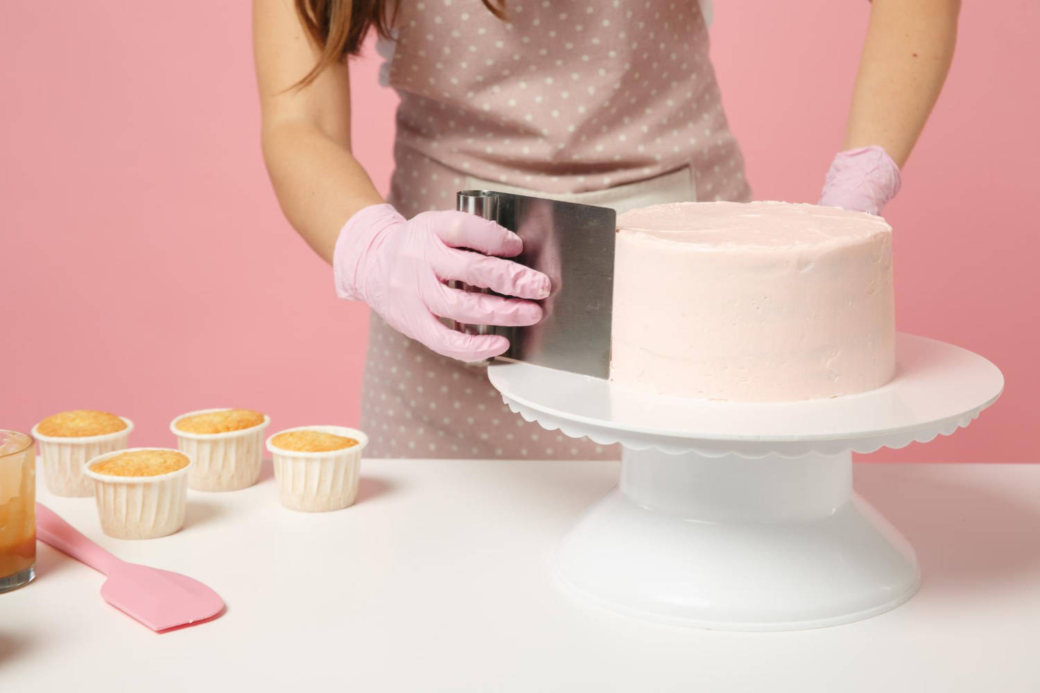 Jak obłożyć tort masą cukrową?